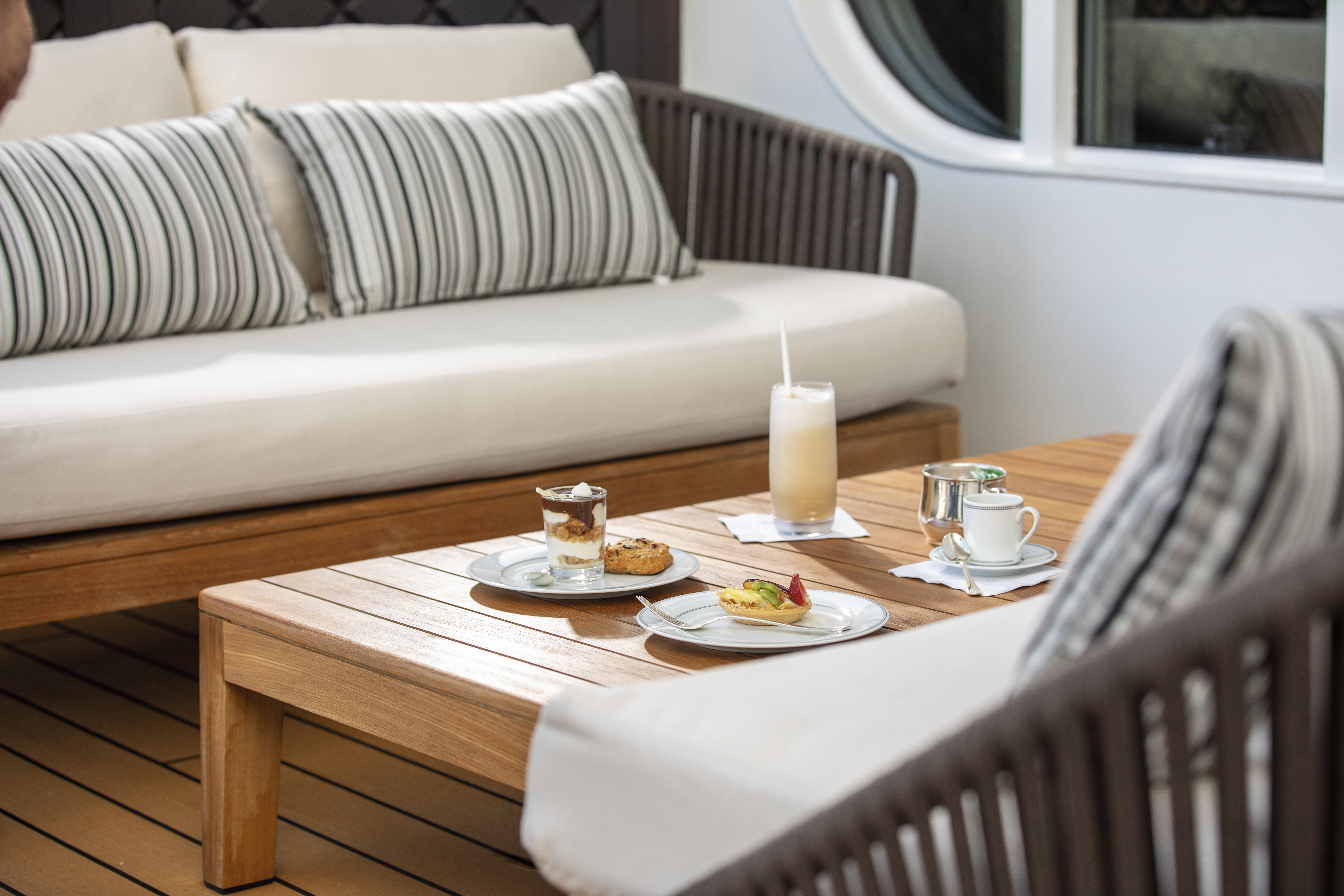 RSSC - Seven Seas Explorer - Entertainment - Coffee Connection.jpg